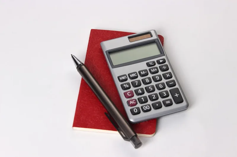 profissional liberal brasileiro estudando PGBL e VGBL sobre “Exemplo numérico com R$ 290,00 por mês” com calendário de contribuições em home
