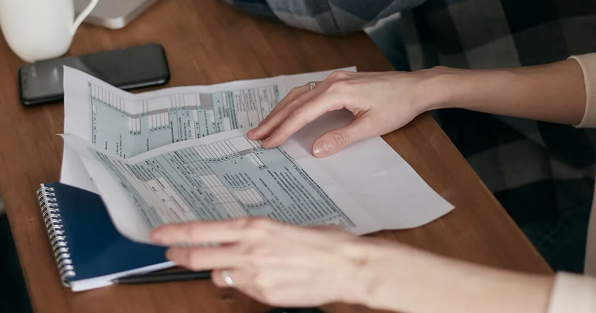 Ilustração sobre cheque especial para leitores no Brasil