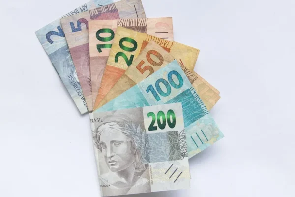 Como Sair das Dívidas no Brasil: Estratégias Práticas e Realistas