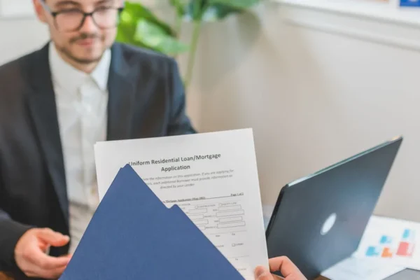 Crédito Consignado CLT: Como Funciona, Taxas e Cuidados