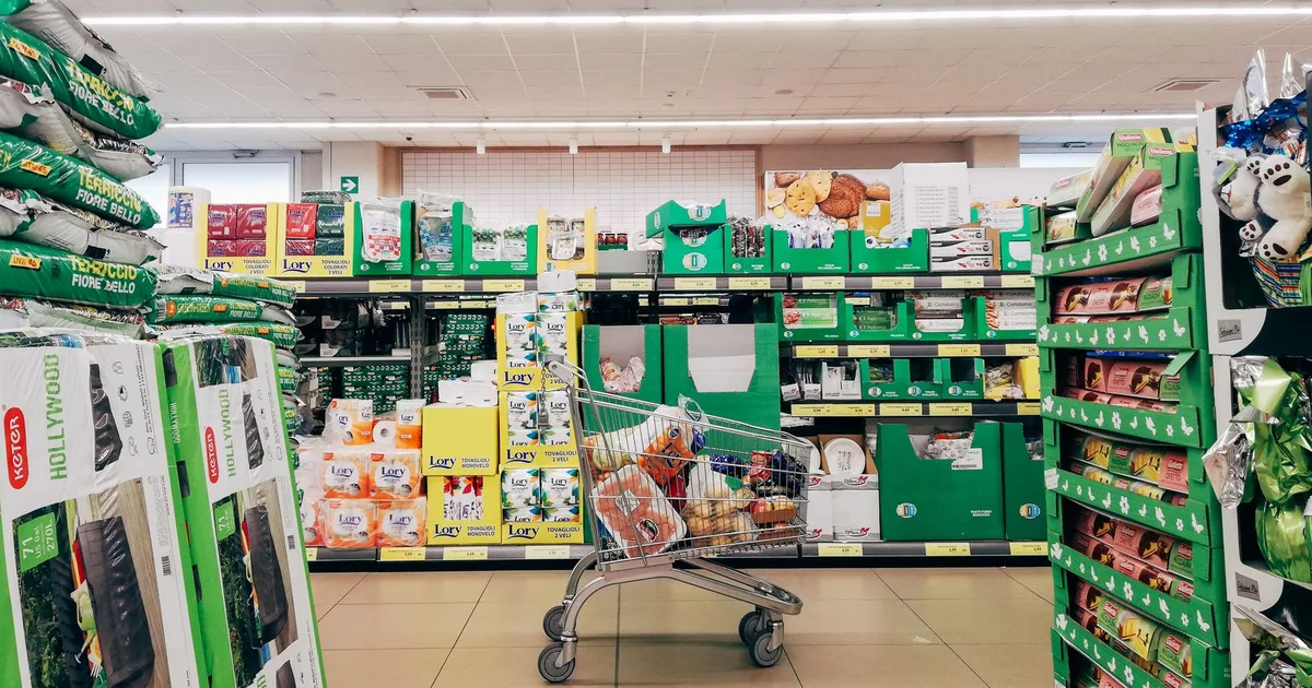 Ilustração sobre economizar supermercado para leitores no Brasil