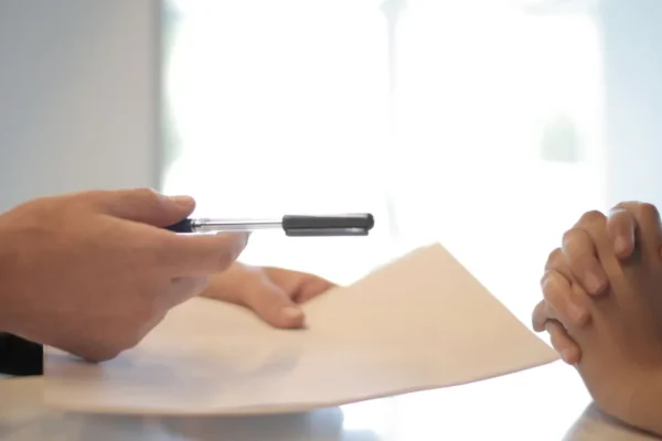 Empréstimo Pessoal vs Consignado: Qual Escolher e Quando