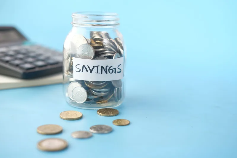 Casal brasileiro planejando erros financeiros