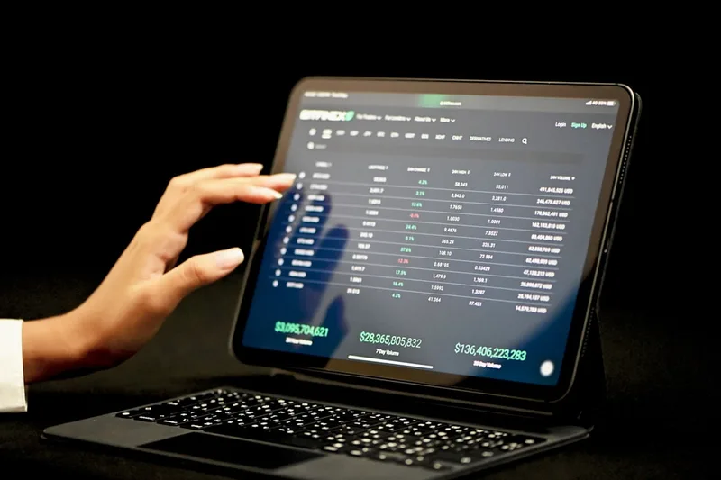 Contexto Brasil: jovem planejando primeiro aporte no Tesouro (Exemplo numérico com R$ 410,00 por mês)