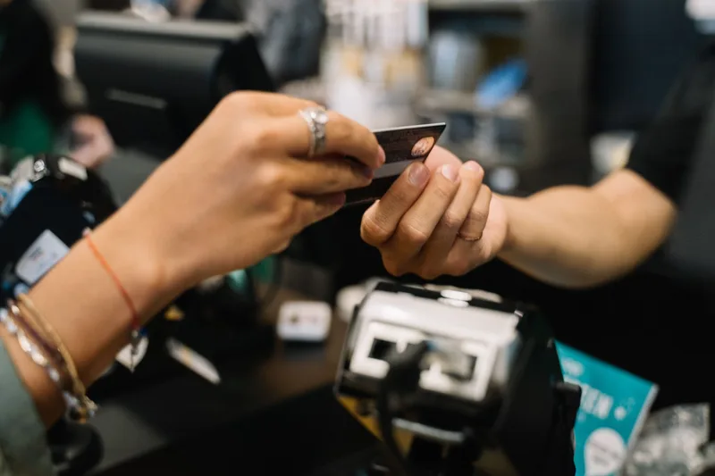 Meta de usar cartão de crédito alcançada com planejamento